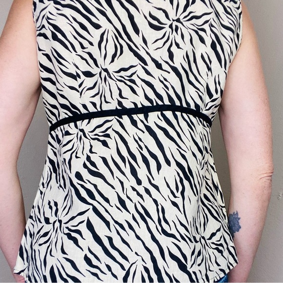 Retro Carlie’s Court Linen Ivory Zebra Floral Printed Tank Top - Picture 4 of 6